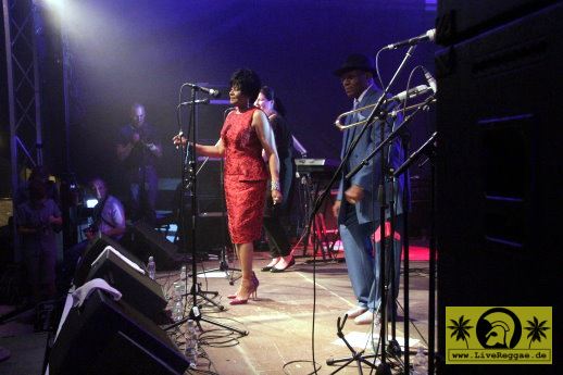 Yvonne Harrison (Jam) and Roy with The Easy Snappers  18. This Is Ska Festival - Wasserburg, Rosslau 27.Juni 2014 (28).JPG